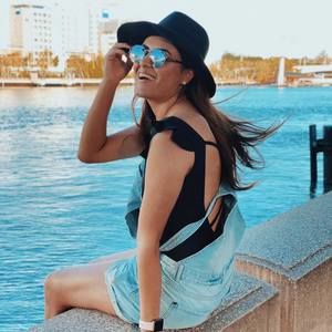 Meet your Posher, Catalina